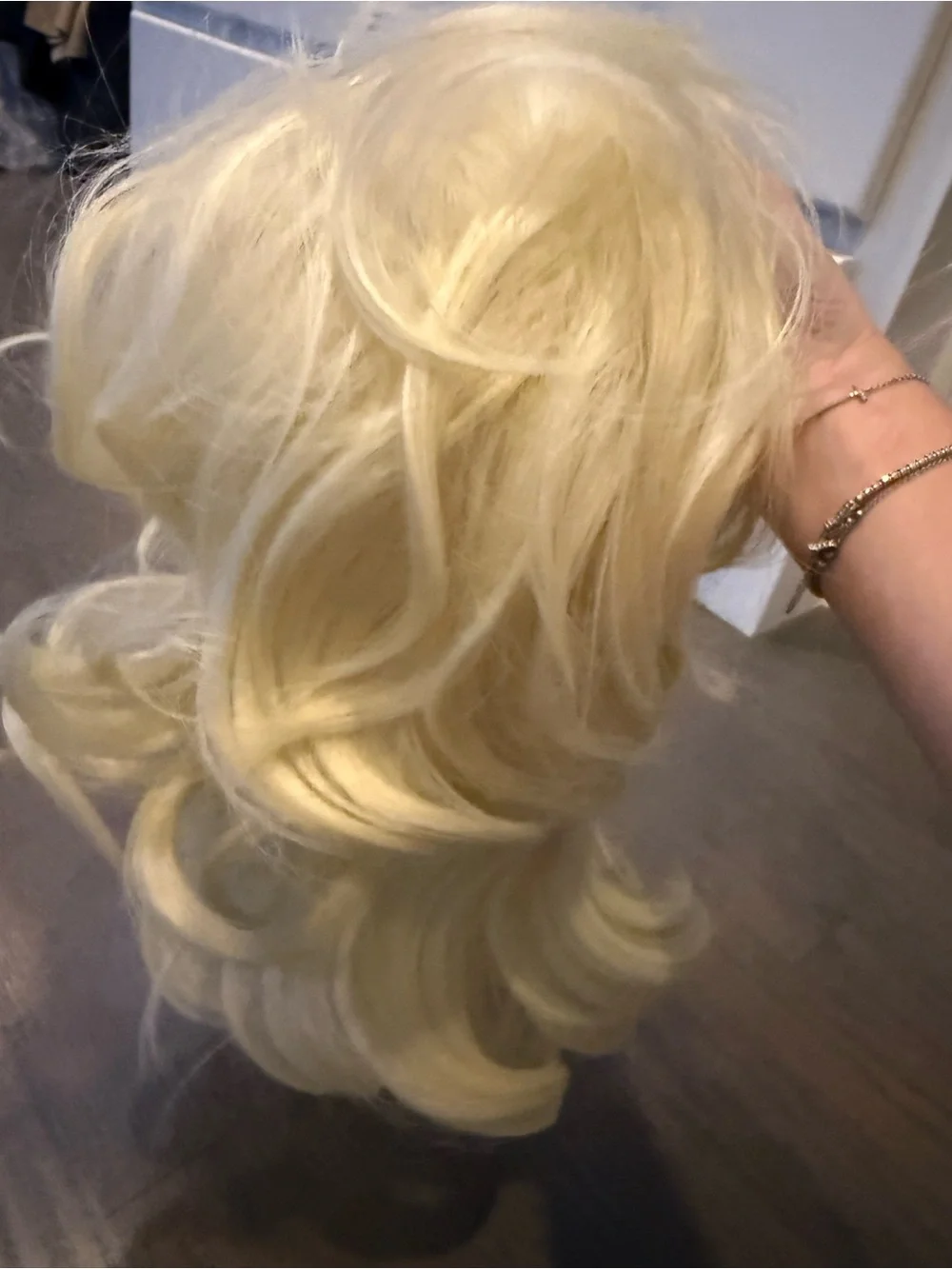 Blonde women’s wig - Dolly Parton wig